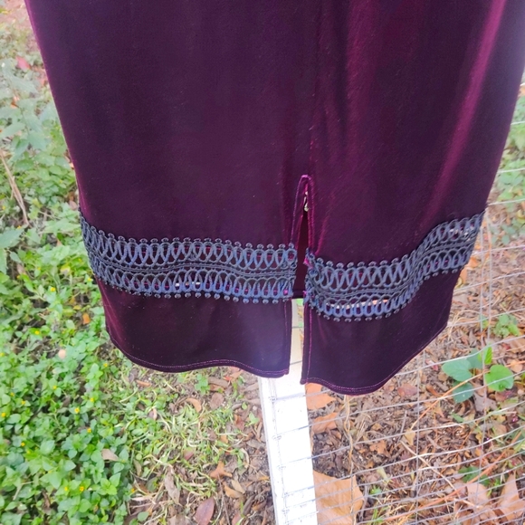 Gorgeous Gothic Holiday Velvet and Lace Dress - Picture 5 of 6